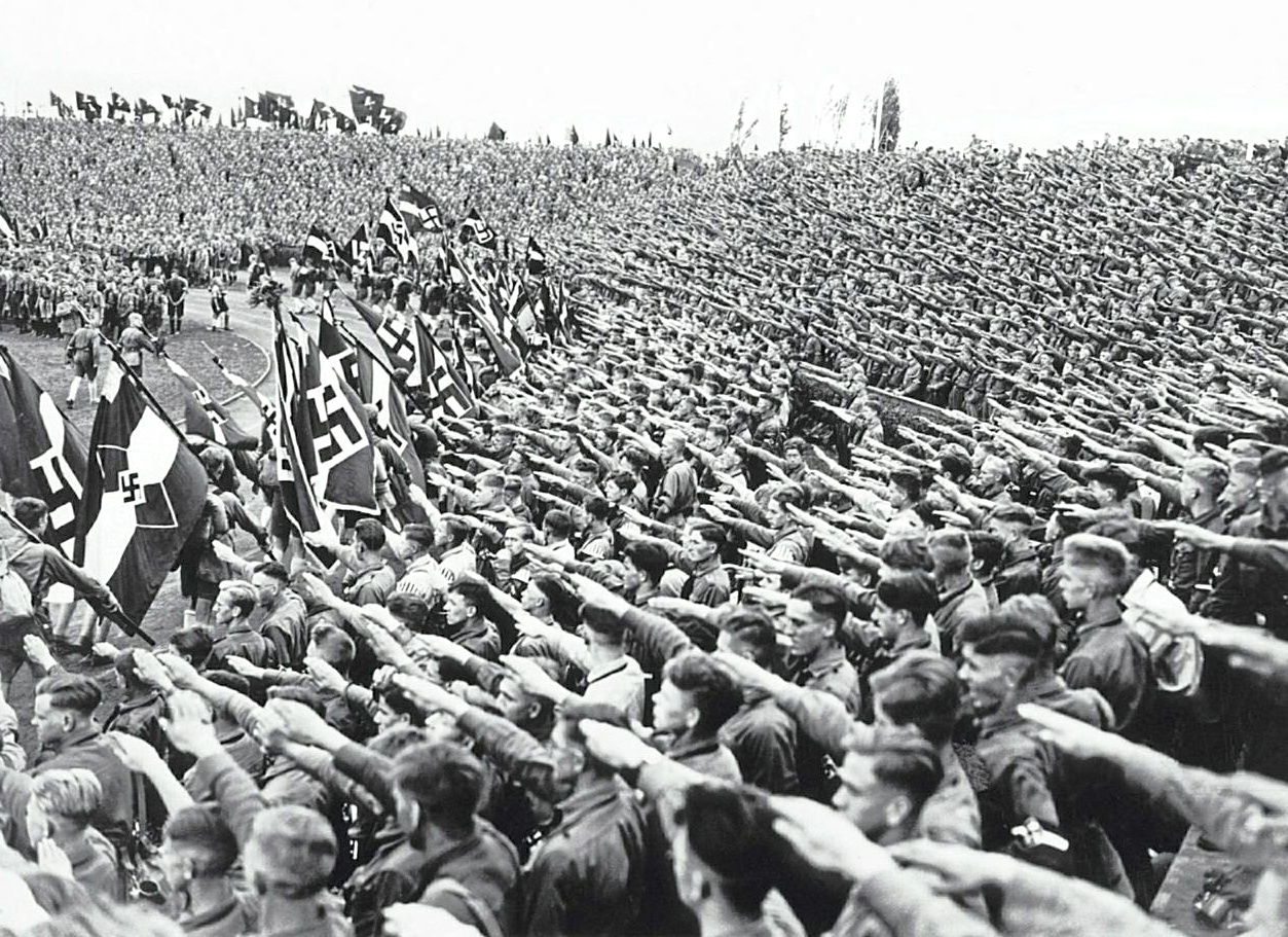 Adolf et la Masse